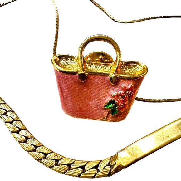 AVON Vintage Bundle Lot of 7 Avon Goldtone Jewelry Pieces 3 Necklaces 3 Brooches - Picture 7 of 9